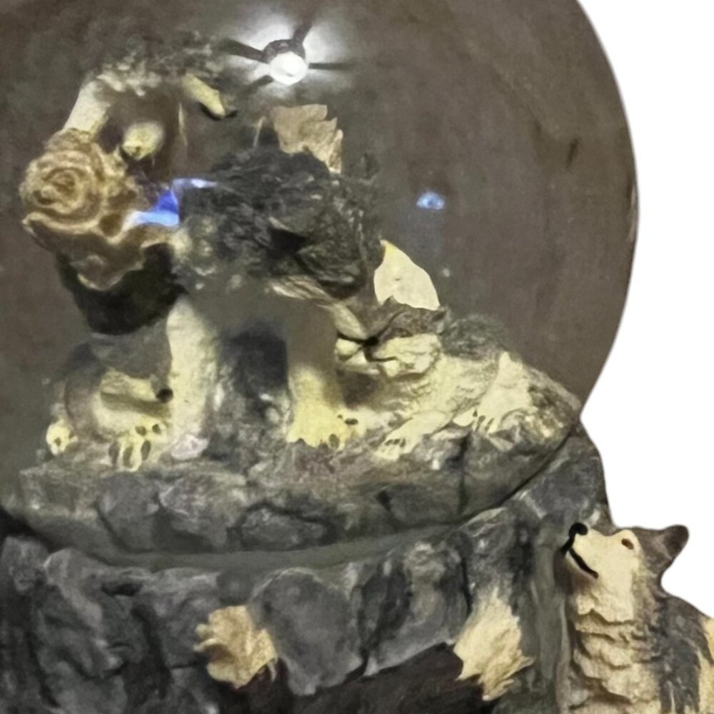 VINTAGE} Snow Globe features Wolves/Parents & Cubs Snow Globe; Plays "Born Free" - Picture 10 of 12